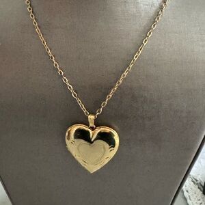 Heart pendant necklace